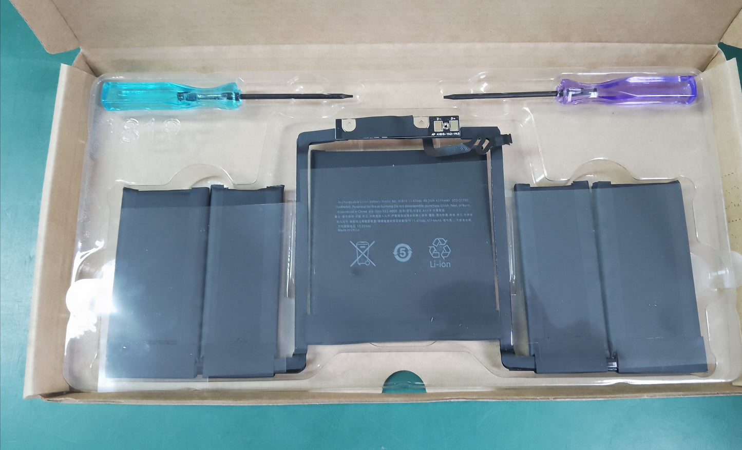 Genuine A1819 Replacement Laptop Battery for Apple Late 2016 Mid 2017 MacBook Pro 13 A1706 EMC 3071 EMC 3163 Battery MacBook Pro 13" Four Thunderbolt 3 Ports A1706 Apple A1819 Battery 49.2Wh